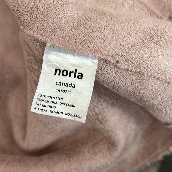 Norla Canada l Faux Fur Pink Vest - Picture 6 of 6